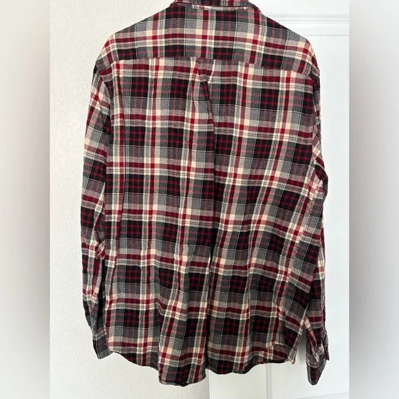 G.H. Bass and Co, Long Sleeve Flannel (Large) - Picture 4 of 4